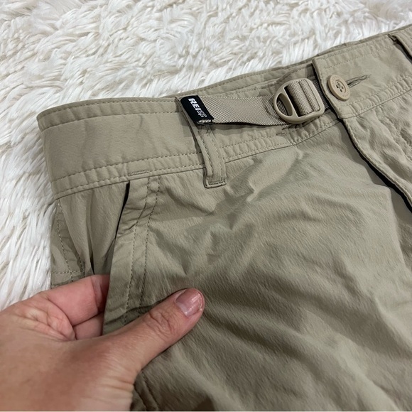 REI Relaxed Fit Khaki 8.5 Inch Hiking Cargo Outdoor Walking Shorts  - Size 6 - Picture 2 of 12